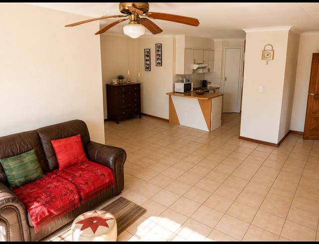 3 BEDROOM TOWNHOUSE FOR SALE IN CLUBVIEW